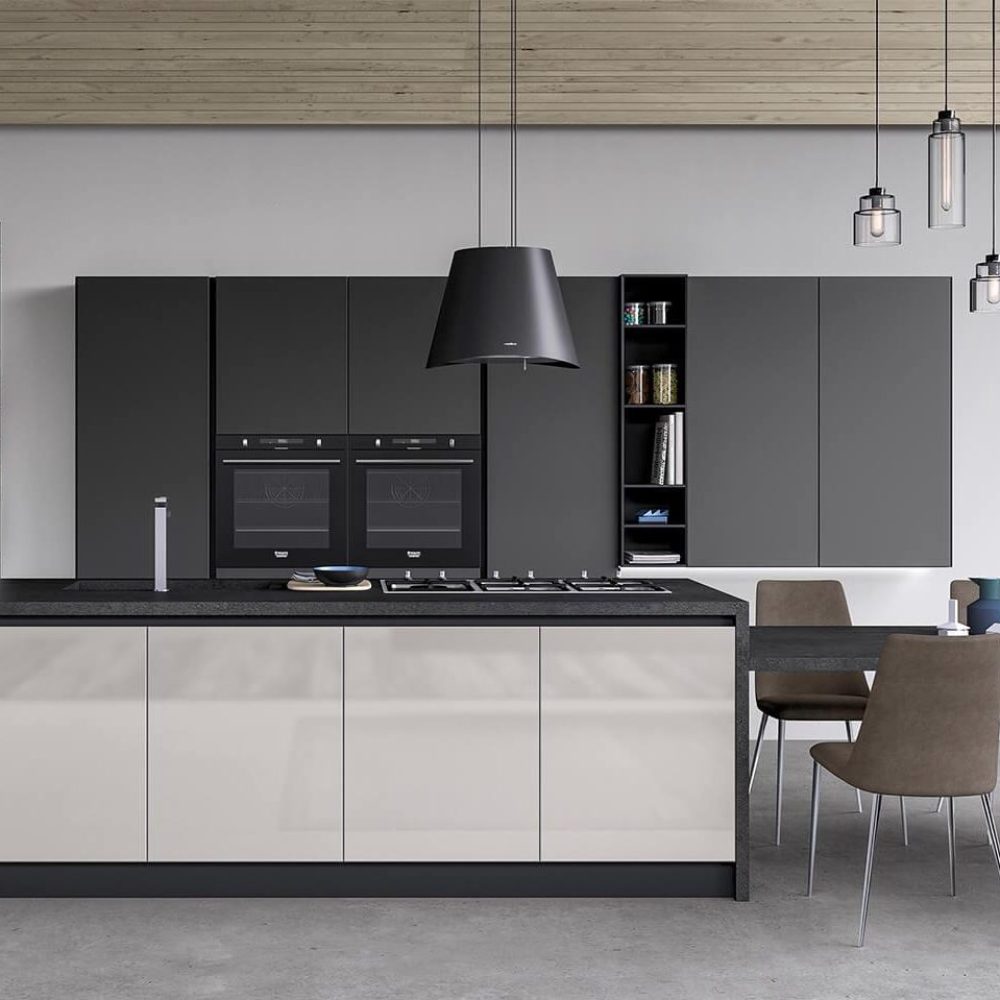 cucina-design-con-isola-vetro-nero4b-by-vismarredo